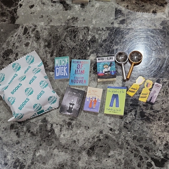 Zuru Other - Zuru Mini Brands Book Set